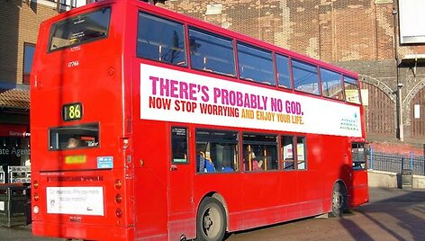 Londono autobusai pasipuo&scaron; &scaron;ūkiu &bdquo;Dievo tikriausiai nėra&ldquo;