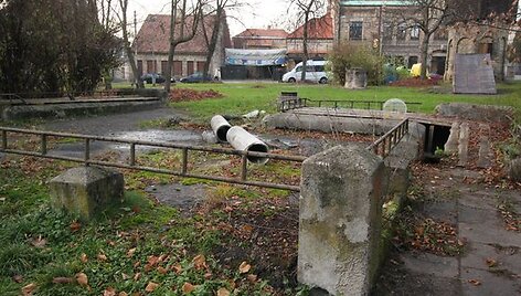 &Scaron;iame apleistame Užupio skvere kitais metais turėtų i&scaron;dygti skulptūra &bdquo;Mano mokytojui&ldquo;.