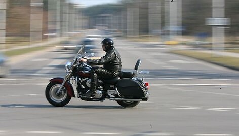 Uostamiesčio gatvėse motociklininkų gretos nuolat gausėja.