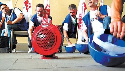 Gdansko laivų statyklos darbininkai ginti savo įmonės važiavo net į Briuselį.