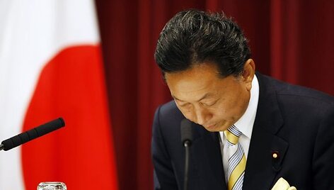 I&scaron;rinktas premjeru Y.Hatoyama nusilenkė plojantiems parlamentarams.