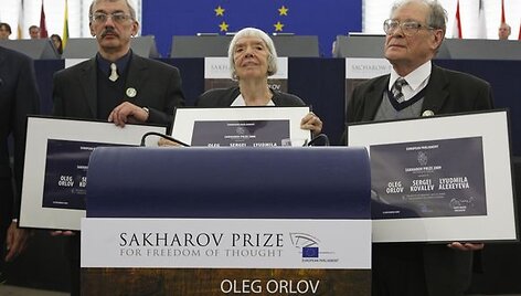 I&scaron; kairės: Olegas Orlovas, Liudmila Aleksejeva ir Sergejus Kovaliovas