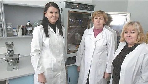 Biochemijos instituto mokslininkės (iš kairės) D.Baltriukienė, V.Bukelskienė, A.Kalvelytė dalyvavo kamieninių ląstelių tyrimuose.