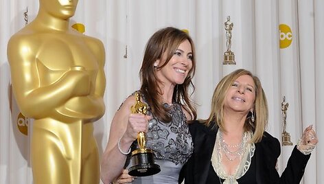 Geriausia režisiere tapo Kathryn Bigelow (kairėje).
