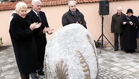 Ketvirtadienį prie Šv. Rapolo bažnyčios Vilniuje atidengtas paminklas monsinjorui Kazimierui Vasiliauskui.