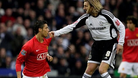 Ronaldo spjūvis varžovo link