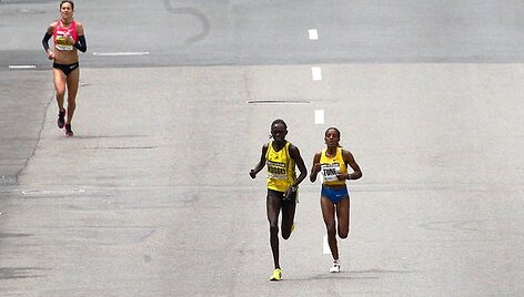 Fini&scaron;o tiesiojoje santykius ai&scaron;kinosi Salina Kosgei ir  Dire Tune
