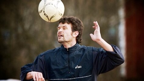 Stefan Holm tapo futbolininku