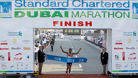 Haile Gebreselassie fini&scaron;as Dobajuje