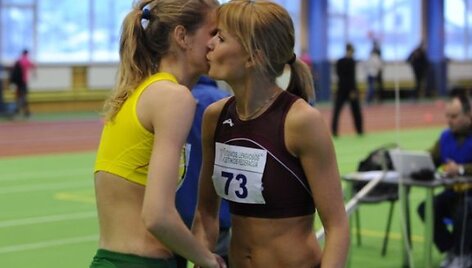 Airinė Pal&scaron;ytė ir Karina Vnukova po kovos