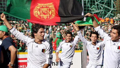 Pasaulio čempionai Afganistano futbolininkai namo nenori...