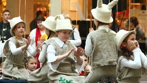 Teatralizuotas šokio konkursas „Saulės zuikučiai“