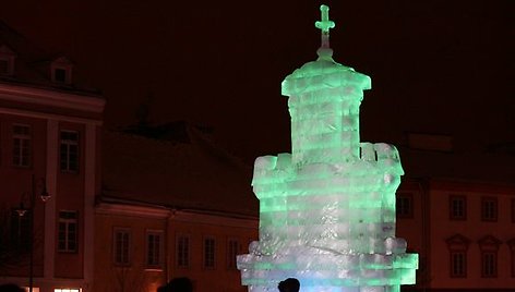 Misterija „Ledo vilkas“ šalia barokinių ledo skulptūrų