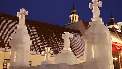 Misterija „Ledo vilkas“ šalia barokinių ledo skulptūrų