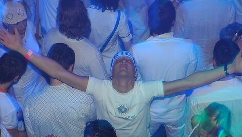 Festivalis &bdquo;PURE FUTURE WHITE&ldquo;