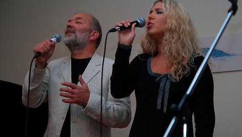 Vidas Petkevičius su dukra Aiste albumo &bdquo;Keleivis&ldquo; pristatyme