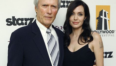 Clintas Eastwoodas ir Angelina Jolie