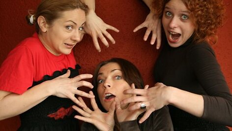 Keistuolių teatro spektaklis &bdquo;Interviu su &scaron;lyk&scaron;tukais&ldquo;