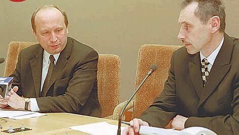 Kandidatas į energetikos ministrus Arvydas Sekmokas (de&scaron;inėje) su A.Kubiliumi yra seni pažįstami, mat drauge įkūrė Žinių ekonomikos forumą.