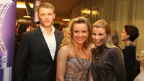 &Scaron;okėja Edita Daniūtė (viduryje) su vyru Mindaugu Vasiliausku ir TV laidų vedėja Rūta Mikelkevičiūtė