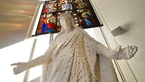 &Scaron;vedijoje &scaron;v. Velykų proga sukurta Jėzaus skulptūra i&scaron; Lego.