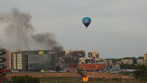 Gaisras Salomėjos Neries gatvėje.