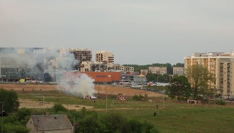 Gaisras Salomėjos Neries gatvėje.