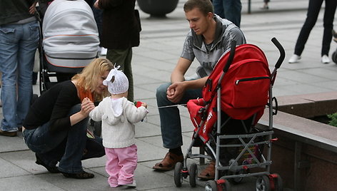 Protestuojantys tėveliai