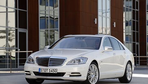 Mercedes-Benz pristato 2009 metų S-klasę.