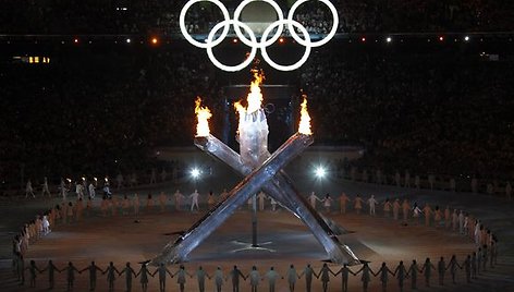 Kanados mieste Vankuveryje XXI olimpinės žiemos žaidynės atidarytos – olimpinė ugnis uždegta 7 val. ryto Lietuvos laiku.