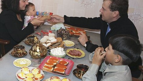 Rusijos prezidentas Dmitrijus Medvedevas pirmadienį lankėsi vienoje i&scaron; Kurilų salų. 