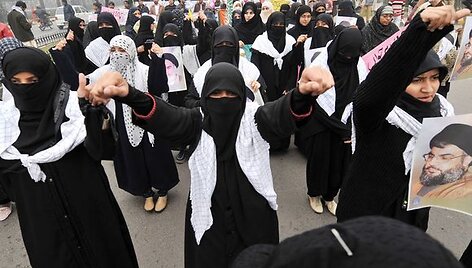 Pakistanietės susirinko į protesto eiseną.