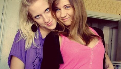 &bdquo;Dar kažkas drįsta teigti, kad &bdquo;barake&ldquo; gyventi yra blogai?! Pažiūrėkite į mus&ldquo;, &ndash; ragina studentės.