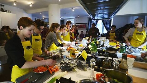 Patiekalų konkursas prabangiausiame studento kambaryje.