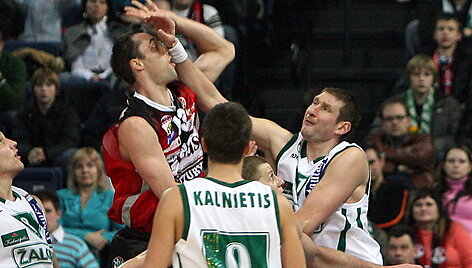 Ketvirtą kartą &scaron;iame sezone akis į akį susitiko du stipriausi Lietuvos klubai, Vilniaus &bdquo;Lietuvos rytas&ldquo; ir Kauno &bdquo;Žalgiris&ldquo;.