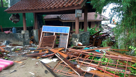 Krakatau išsiveržimas Indonezijoje sukėlė cunamį. 