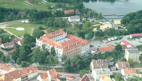 Rynas toli nuo didžiųjų turistų srautų, bet jo viešbutis beveik visada pilnas. 