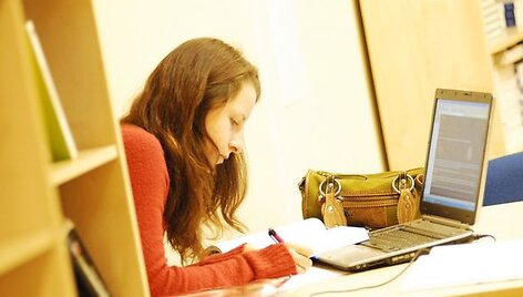 Geriausi studentai su &bdquo;krep&scaron;eliu&ldquo; ISM studijuos nemokamai.