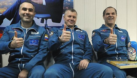 JAV astronautas Kevinas Fordas ir du Rusijos kosmonautai &ndash; Olegas Novickis bei Jevgenijus Tarelkinas