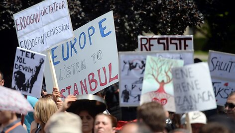 Turkijoje tęsiasi protestai. 