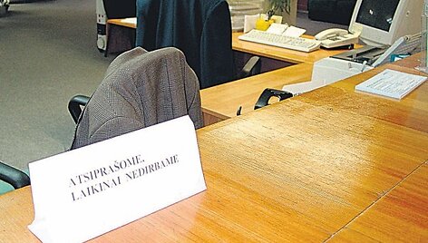 Raginimą i&scaron;leisti darbuotojus nemokamų atostogų i&scaron;girdo tik dalis valstybės institucijų.