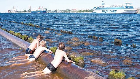 Vasarą Latvija, kaip ir kitos Baltijos &scaron;alys, dar mėgaujasi tariama ramybe. Tačiau jau rudenį gali kilti stipri ekonominė audra.