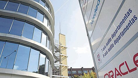 Mokesčių mokėtojų lė&scaron;ų panaudojimą prižiūrinčios Valstybės kontrolės keliasde&scaron;imt darbuotojų įkurdinti prestižiniame &bdquo;Verslo trikampyje&ldquo; sostinės centre.