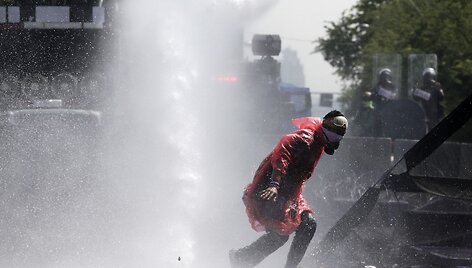 Bankoką krečia nauji protestuotojų ir policijos susirėmimai. 