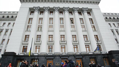 Protestuotojai prie prezidento administracijos pastato