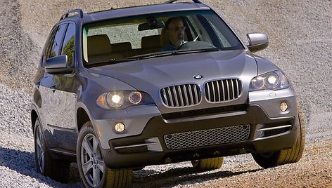 Legendinis BMW X5 švenčia 10 metų jubiliejų.