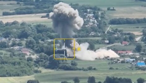 Ukrainiečiai smogė Rusijos bepiločių orlaivių operatorių bazei: panaudotą ginklą tiekia amerikiečiai.