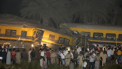 Nelaimė įvyko Gizoje, už 50 kilometrų į Pietus nuo Kairo, kai vienas traukinys staiga sustojo, o kitas rėžėsi į jo galą.