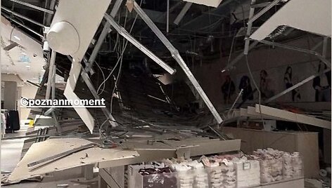Populiarioje &bdquo;H&M&ldquo; drabužių parduotuvėje prie Poznanės geležinkelio stoties įgriuvo lubos.