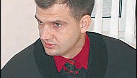 Advokatas A.Marapolskas skandalingai minimas nebe pirmą kartą &ndash; jo sudaryta sutartis su D.Budrevičiene leido susižerti trečdalį priteistos jai sumos.